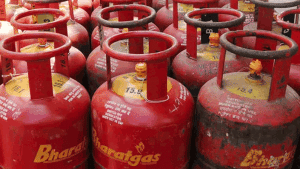 Ujjwala Yojana 2.0: प्रधानमंत्री कल लॉन्च करेंगे योजना, मिलेंगी ये सुविधाएं