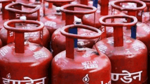फरवरी में तीसरी बार बढ़े LPG के दाम, रसोई गैस सिलेंडर 25 रुपये और महंगा हुआ