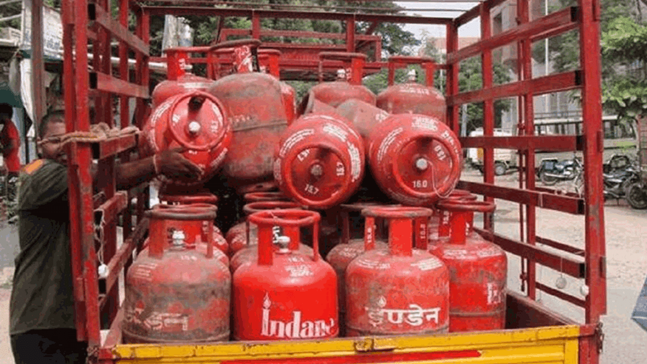 LPG Gas Cylinder, Gas price, Rasoi Gas cylinder, Today LPG Price, Today LPG Cylinder rate, LPG rate in Delhi