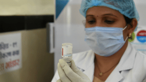 एस्ट्राजेनेका के टीके को WHO से आपात इस्तेमाल की मंजूरी से शेयर 6% चढ़ा