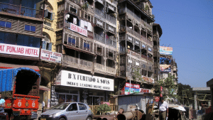 सोसायटियों को भरना पड़ रहा है 2 लाख रुपये तक का टैक्स, क्या है ये नॉन-एग्री टैक्स?