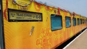 Tejas Express दोबारा पटरी पर लौटी! अब स्‍टेशन पर भी टिकट बुक कराने की सुविधा