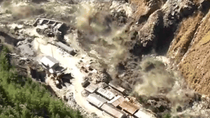 चमोली: ग्लेशियर टूटने से उत्तराखंड में सैलाब, देखें-तबाही की तस्वीरें