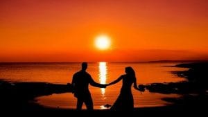 Valentine Day पर कपल्‍स ने चॉकलेट थीम वाले स्टिकर्स से किया अपने प्‍यार का इजहार