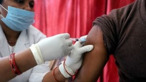 AstraZeneca की वैक्सीन 76 फीसदी कारगर, दुनिया में किस वैक्सीन की Efficacy है सबसे ज्यादा?