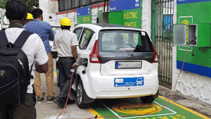 देशभर में ई-व्हीकल के लिए चार्जिंग स्टेशन बनाएगी सरकार: महेन्द्र नाथ पांडेय