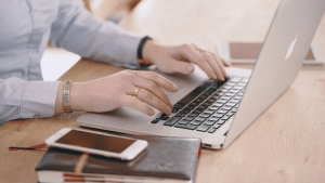 कोविड-19 से उबर कर अब महिलाएं उद्यमी बनने की तैयीर में: रिपोर्ट