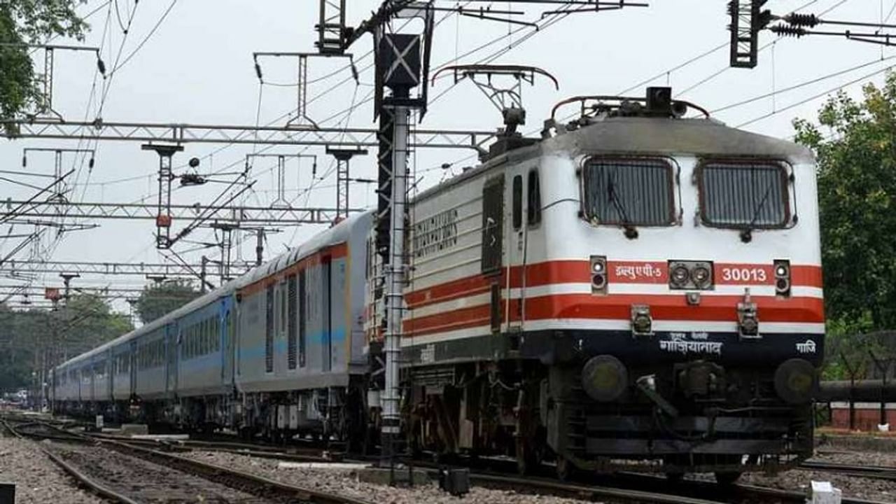 Passenger Train, train, indian railway, indian train, irctc