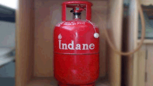 मई के लिए सस्ता हुआ LPG गैस सिलेंडर, फिर भी आम आदमी के लिए कोई राहत नहीं