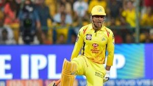 IPL 2021: मैच हारने के साथ धोनी को लगा एक और झटका, इस वजह से 12 लाख का लगा जुर्माना