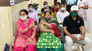 वैक्सीन के बाद भी कोरोना का खतरा गया नहीं, जानें टीका लगने के बाद क्या करें और क्या ना करें