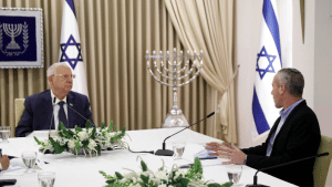 इस देश में अब बिना मास्क घूम सकेंगे लोग, जानिए कोविड-19 पर कैसे पाया गया काबू