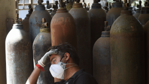 कोविड उपचार में जरूरी दवाओं, उपकरणों की जमाखोरी, कालाबाजारी रोके सरकार : अदालत