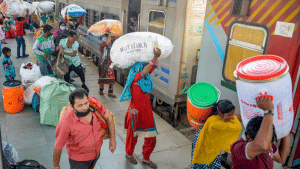 चलती रहेगी रेल ! कोरोना के दौर में नहीं घटेंगी ट्रेनें, यात्रा के लिए निगेटिव रिपोर्ट की भी जरूरत नहीं