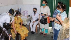 आज से 45 वर्ष से ऊपर के सभी लोगों को वैक्सीन, रजिस्ट्रेशन से लेकर वैक्सीन के बारे में पढ़ें सारी जानकारी