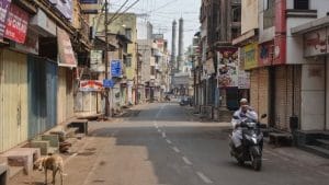 लॉकडाउन उनके लिए जिनकी पेंशन आती है, जिन्हें आजीविका चाहिए उनके लिए नहीं