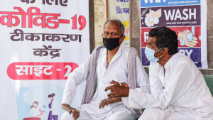 Coronavirus Cases Today: ढाई महीने बाद एक दिन में 1,000 से कम मौतें, टीकाकरण में अमेरिका को पछाड़ा