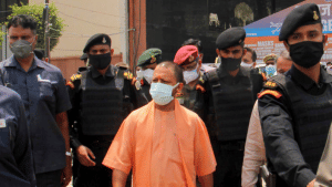 UP Vaccination: उत्तर प्रदेश के 7 जिलों में शुरू हुआ 18 वर्ष के ऊपर के लोगों का टीकाकरण