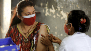 वैक्सीनेशन की सफलता के लिए निजी क्षेत्र की भूमिका महत्वपूर्ण: सरकार