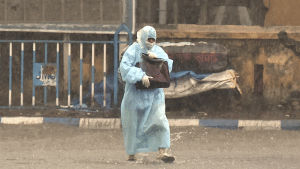 Corona Cases: लगातार दूसरे दिन ठीक होने वालों की संख्या नए मरीजों से ज्यादा, लेकिन 4,205 लोगों ने गंवाई जान