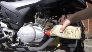 इन 6 तरीकों से घर पर करें बाइक की सर्विस, नहीं पड़ेगी मैकेनिक की जरूरत