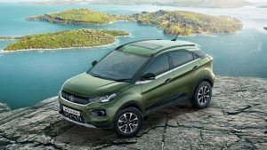 अगस्त में पैसेंजर व्हीकल सेल्स 39% बढ़कर 2.50 लाख के पार, जानें SUV में कौन है टॉप पर