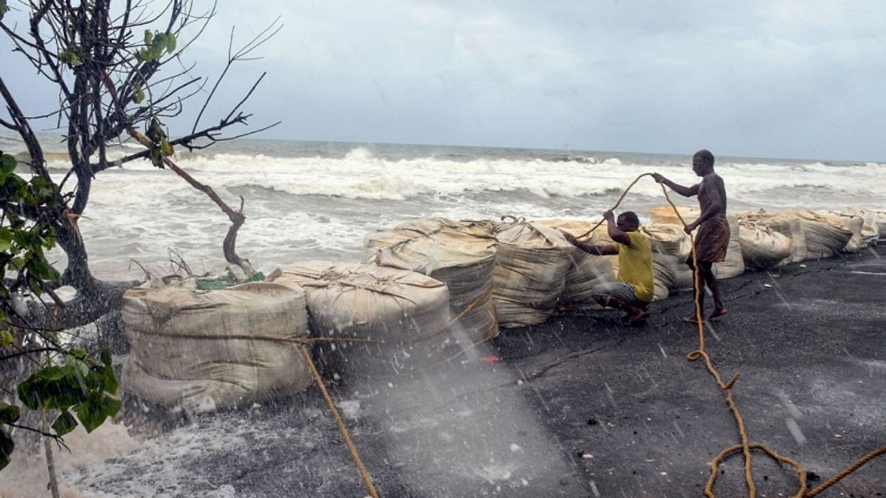 Cyclone Tauktae, IMD, Mumbai airport, gujarat, NDRF