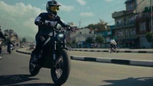 फीचर्स और कीमत के मामले में धमाल मचा रही ये इलेक्ट्रिक स्पोर्ट्स बाइक