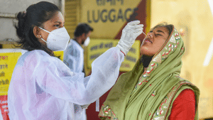 Coronavirus Cases Today: एक दिन में मिले 44,111 नए मरीज और 738 की मौत, एक्टिव मामले 5 लाख से कम हुए