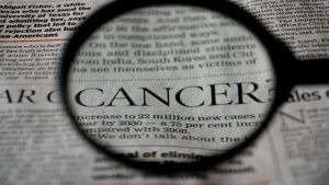 Cancer Insurance लेने से पहले ध्‍यान रखें ये बातें 