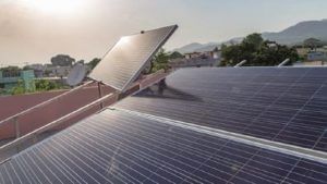 रिलायंस समूह ने 375 रुपये/शेयर की पेशकश की, ये है पूरा मामला