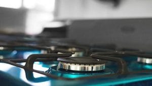 LPG सब्सिडी पर सरकार ने दबे पांव लगाया ब्रेक, जानें कैसे हुई 20,000 करोड़ रुपये से ज्यादा की बचत