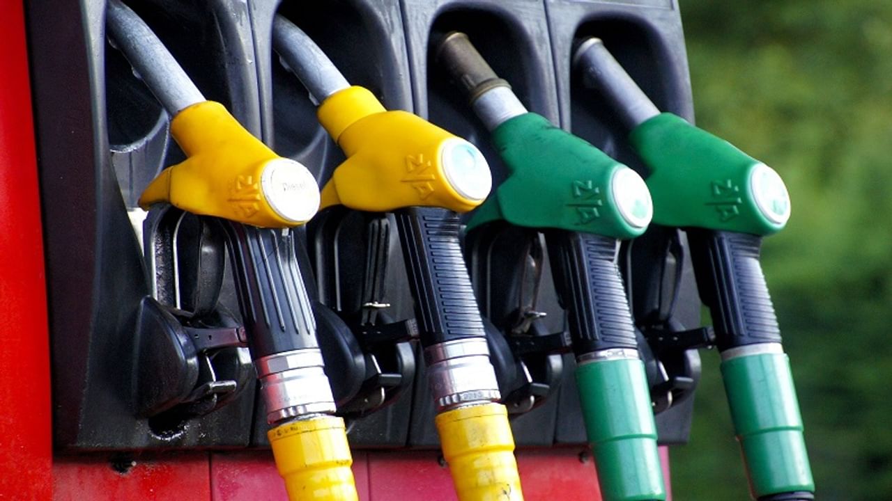 fuel consumption decreases in august first half, annual growth rate continues