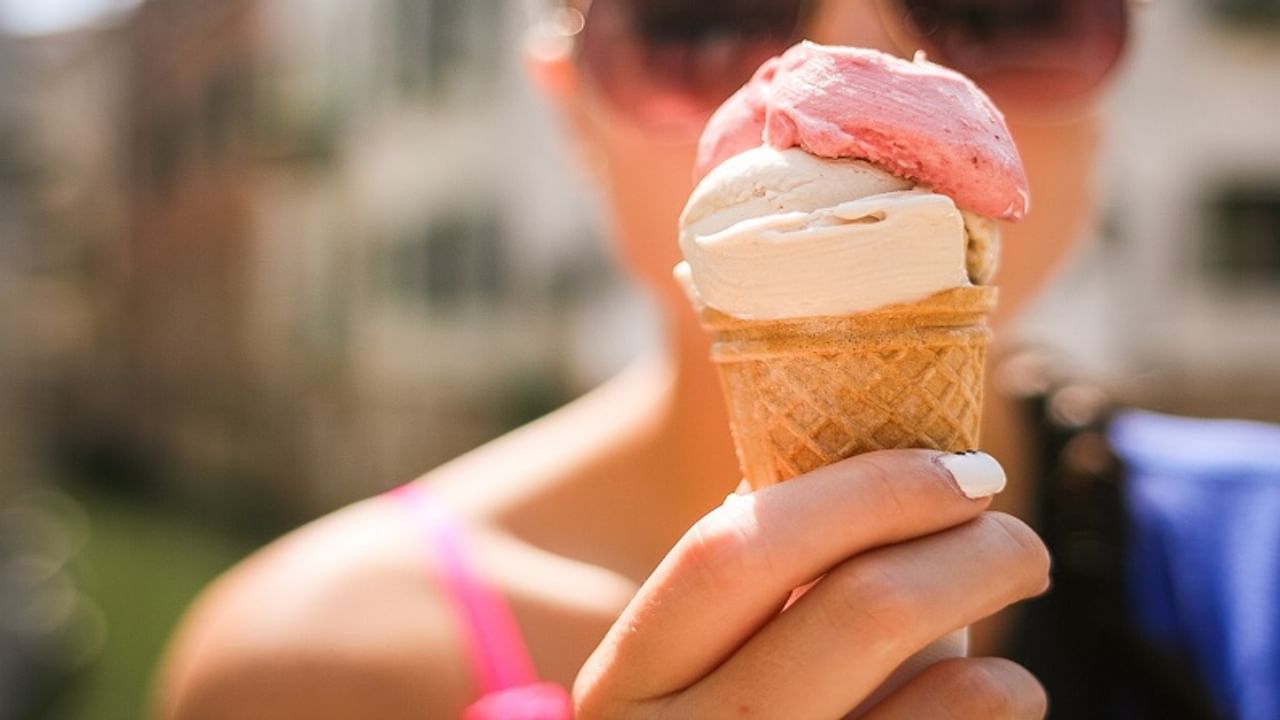 Ice cream parlor operators have to pay more than 18 percent GST, appealed to the government