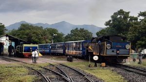 फिर चली नीलगिरि माउंटेन ट्रेन, झटपट करें बुकिंग और लें इस शानदार सफर का आनंद