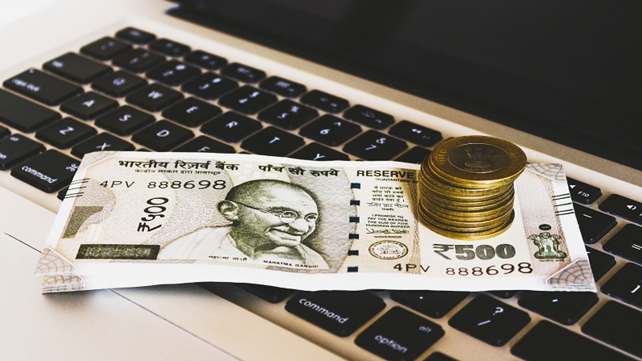 rupee slumps 11 paise against dollar to close at 74.15