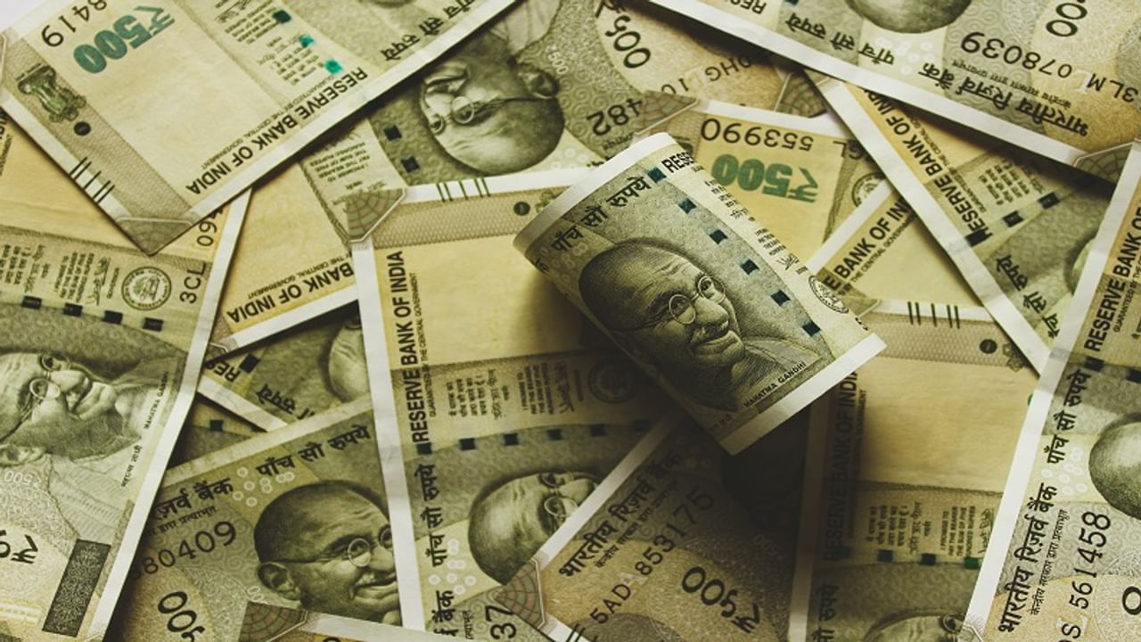 rupee settled 4 paise higher against dollar at 73.48