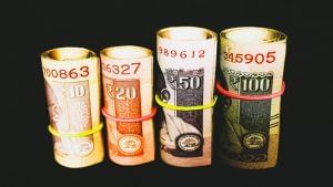 Rupee Rate Today: डॉलर की तुलना में 23 पैसे टूटकर 74.06 पर बंद हुआ रुपया