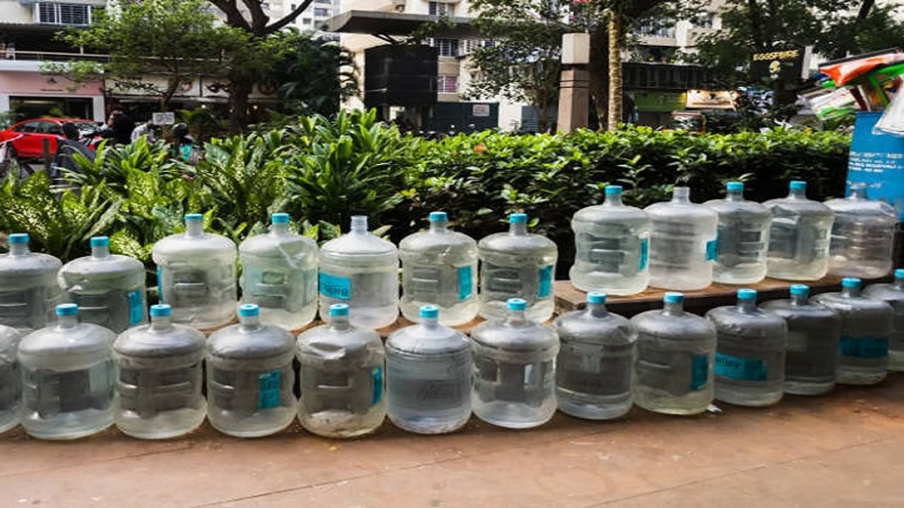 दिल्ली की झुग्गियों में रहने वाले 44 फीसदी परिवार बोतलबंद पानी पर निर्भर : रिपोर्ट