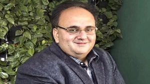 अस्थिर बाजार में सावधानी के साथ करें निवेश: संजीव बजाज