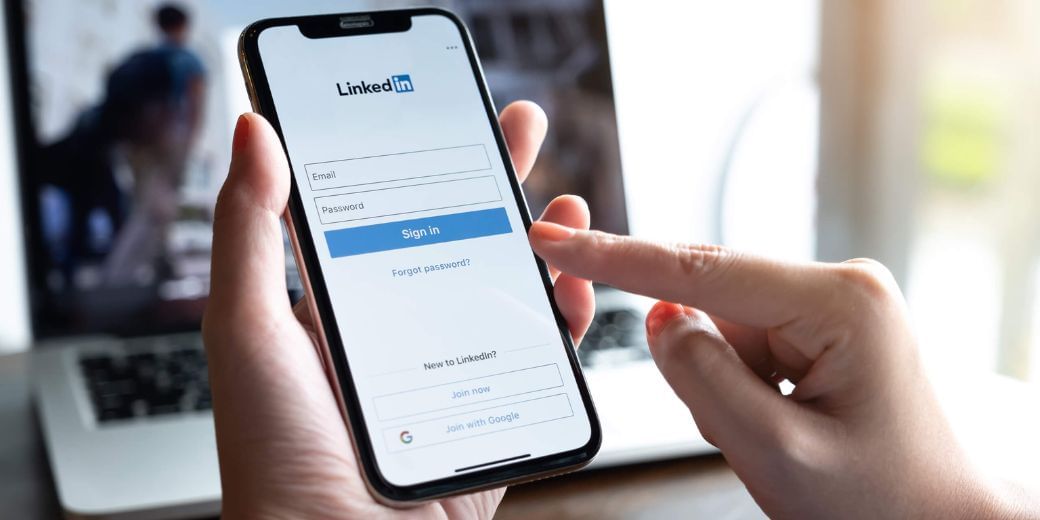 AI की मदद से Linkedin पर बंट रहीं फर्जी नौकरियां