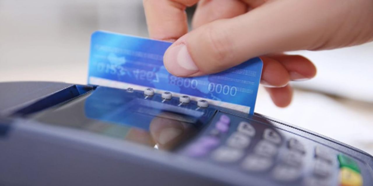 जून में क्रेडिट कार्ड से खर्च क्यों घटा?