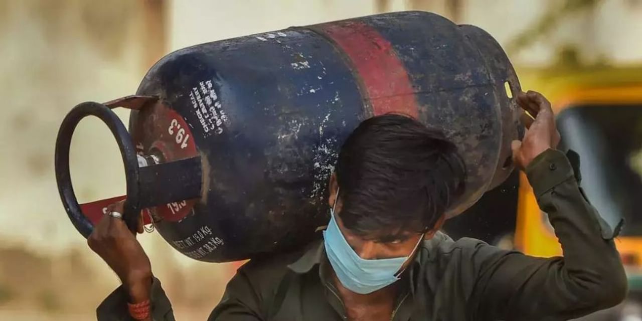 अगस्‍त के पहले दिन लगा झटका, LPG सिलेंडर और हवाई ईंधन के इतने बढ़े दाम