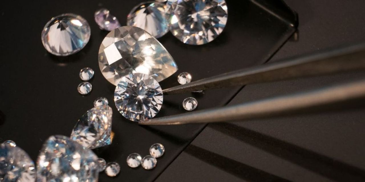 त्योहारी सीजन में  35% घट गए पॉलिश हीरों के दाम, 2004 के स्तर पर पहुंची कीमतें