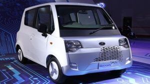 M&M auto sales surge 505% YoY in March