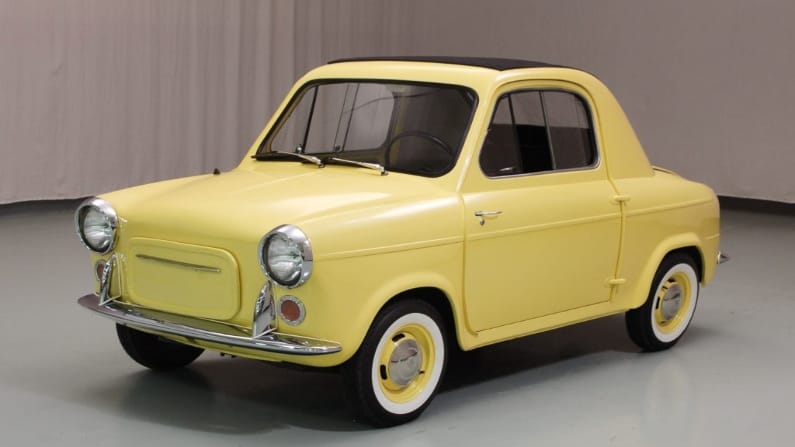 1957 Vespa 400 – A Vespa car! Surprisingly, Vespa did make a car! One of Vespa’s founding engineers, Corradino D’Ascanio always wanted to design a car as he initial HATED the idea of a motorcycle. The car was launched in 1957 powered by a 393cc two-stroke engine, producing around 14hp at the wheel.