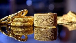 Gold gains Rs 285; silver jumps Rs 952