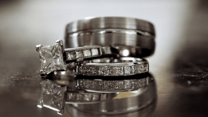 सरकार ने कुछ प्रकार के प्लैटिनम आभूषणों के आयात पर लगाया प्रतिबंध