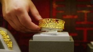 Gold prices plunge more than Rs 1,000 per 10 gram in 7 days