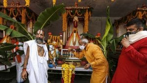 Gujarat: Lord Jagannath rath yatra commences with curfew enroute amid Covid-19 concerns